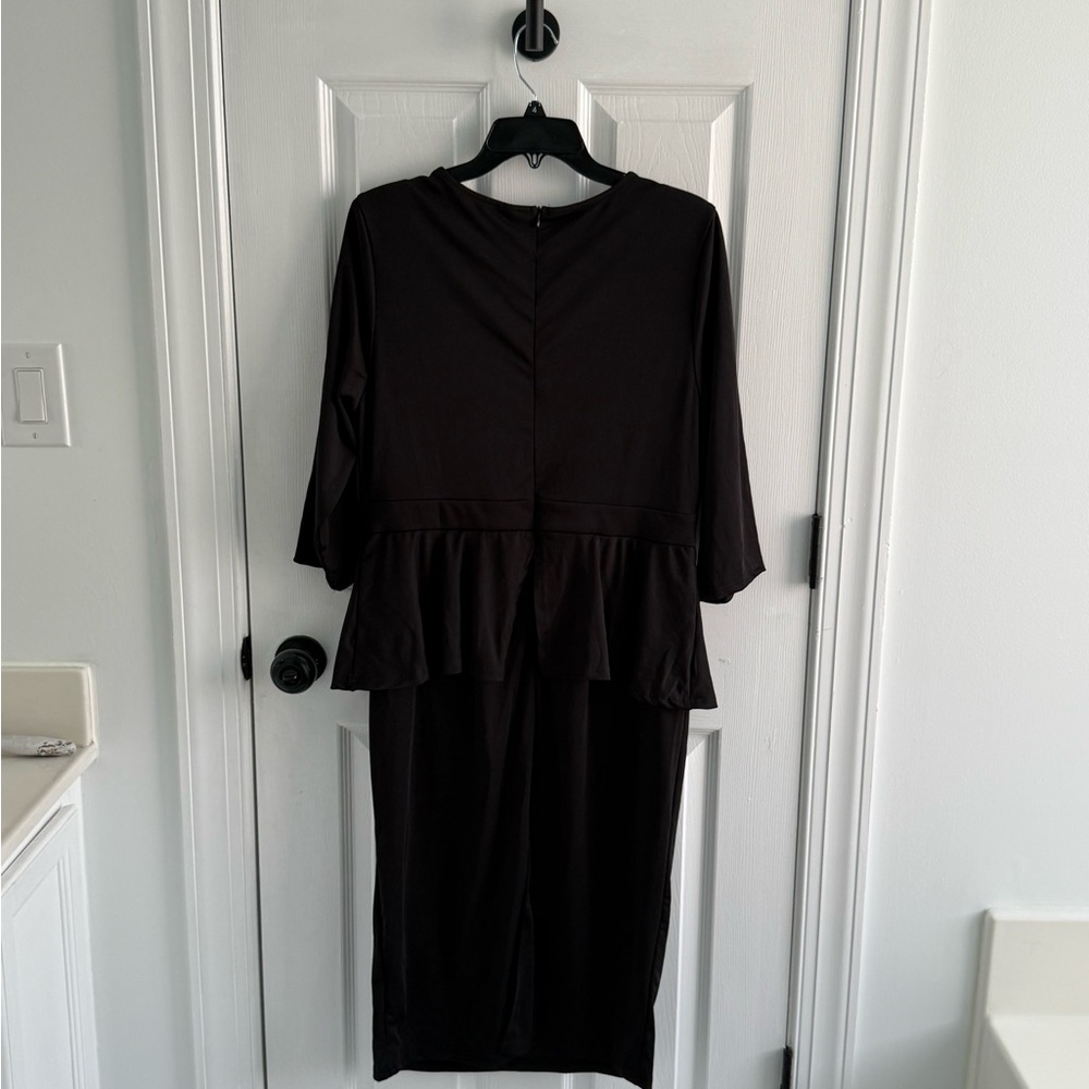 Elegant Black Peplum Dress - Picture 4 of 5